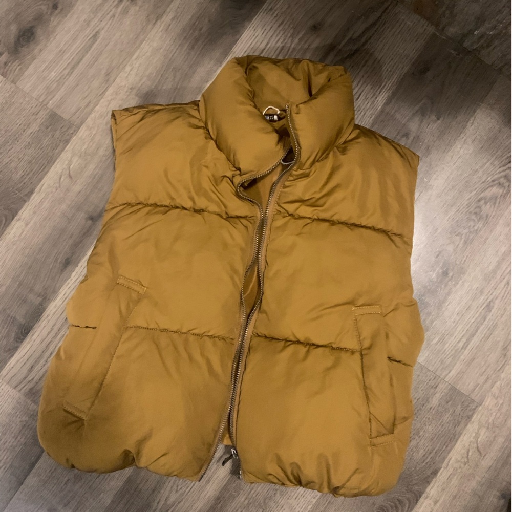 Medium Cropped Puffer Vest